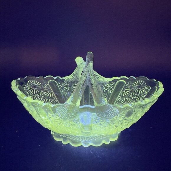 Fenton Glass Clear Daisy Button Basket Split Twig Handle Manganese 365nm Glow UV - Picture 15 of 15